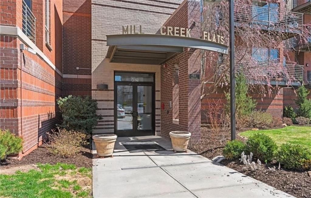 Photo of 4521 Wornall Road #213 Kansas City MO 64111