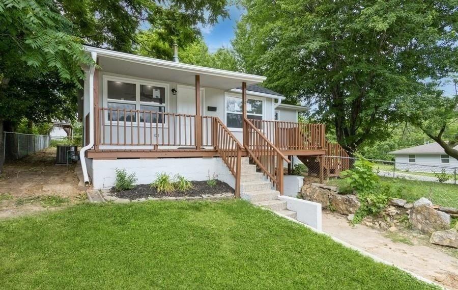 Photo of 10918 E 15th Street Independence MO 64052