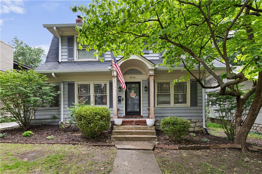 Photo of 5836 Oak Street Kansas City MO 64113