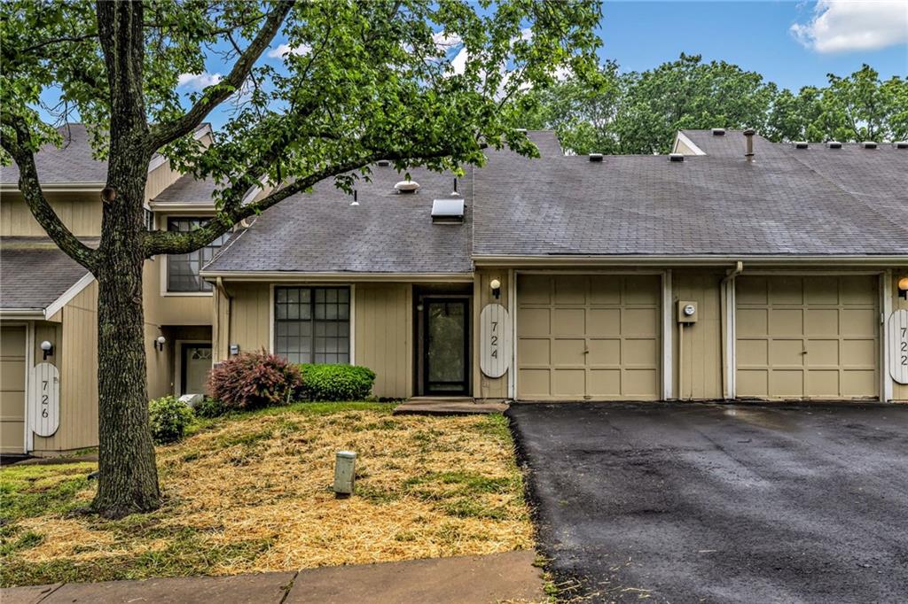 Photo of 724 E 122nd Terrace Kansas City MO 64146