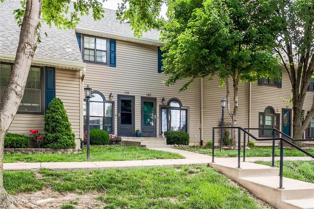 Photo of 140 Stonebridge Lane Smithville MO 64089