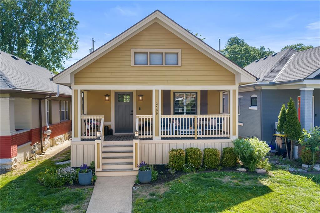 Photo of 2509 TRACY Avenue Kansas City MO 64108