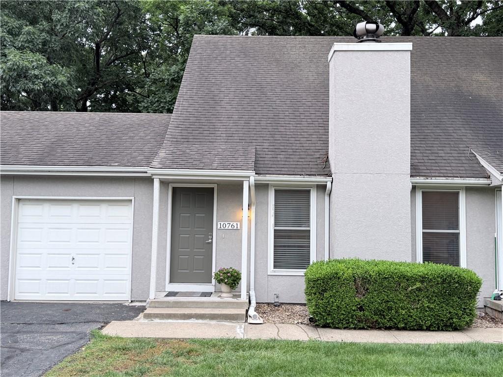 Photo of 10761 Oakmont Street Overland Park KS 66210