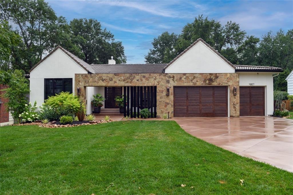 Photo of 4807 W 64th Street Prairie Village KS 66208