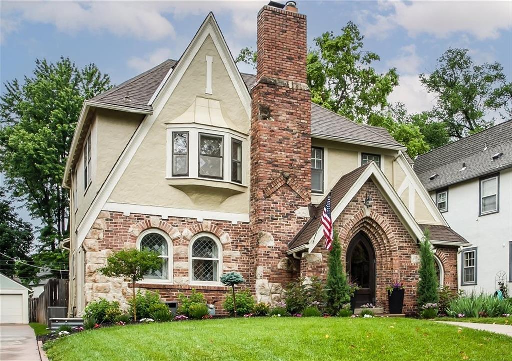 Photo of 646 W 70th Terrace Kansas City MO 64113