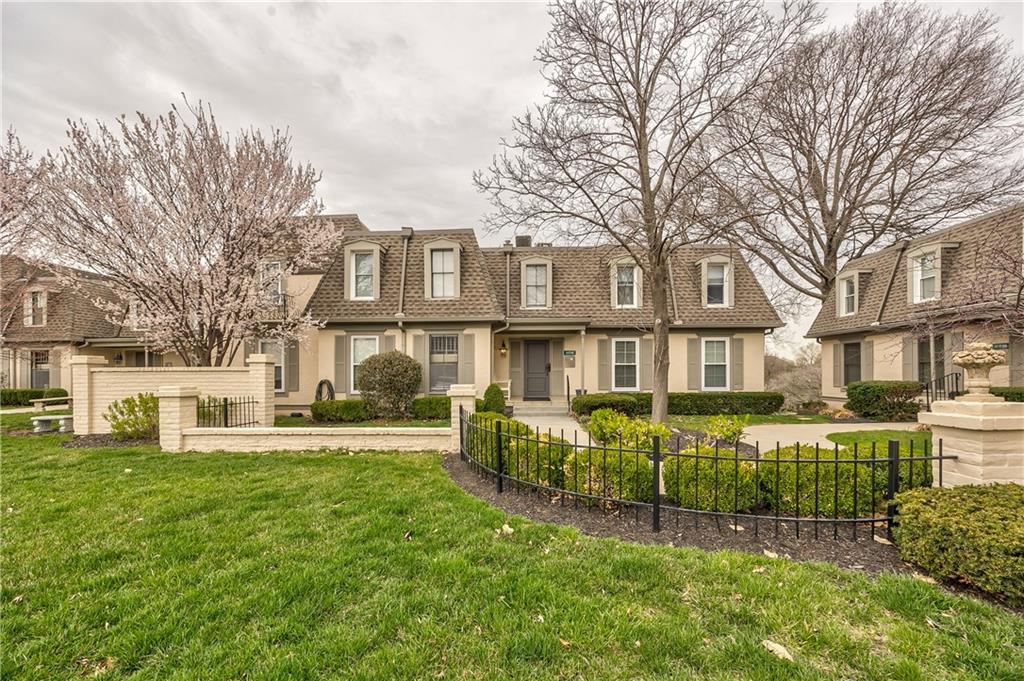 Photo of 10746 Glenwood Street #D Overland Park KS 66211