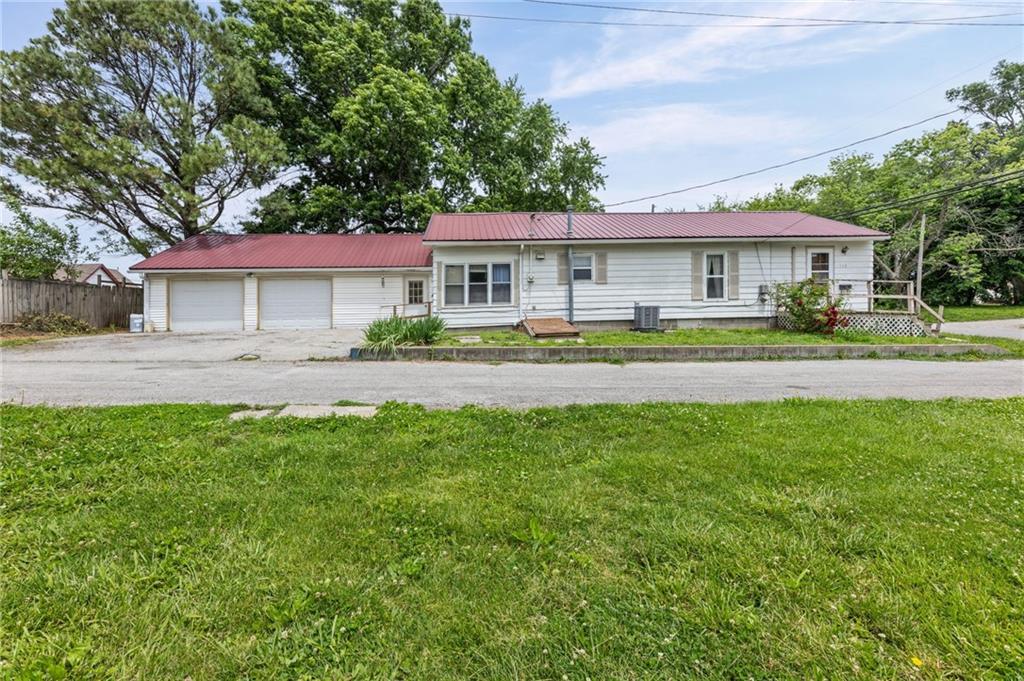 Photo of 112 S Locust Street Cameron MO 64429