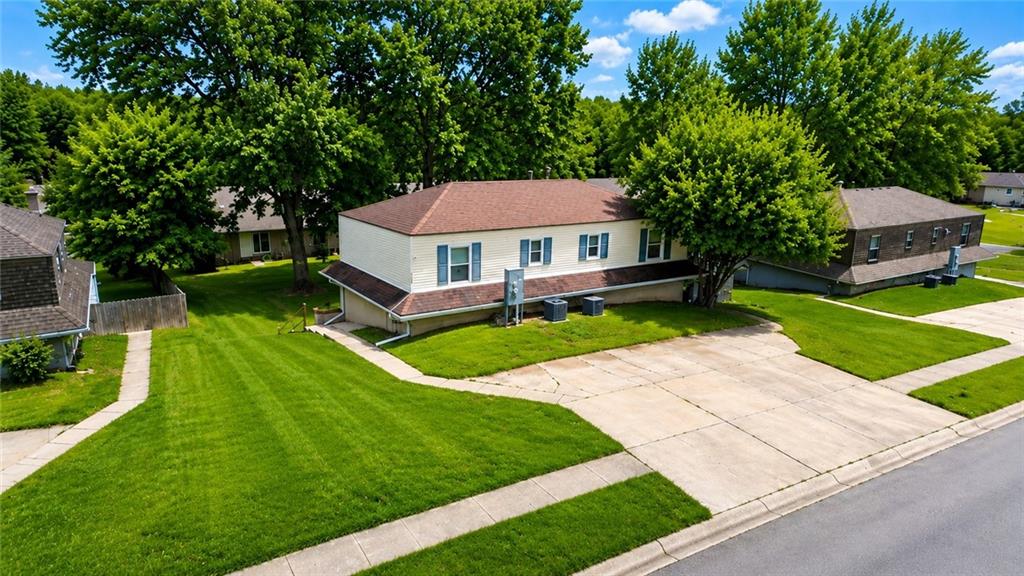 Photo of 717 NE Ball Drive Lee's Summit MO 64086