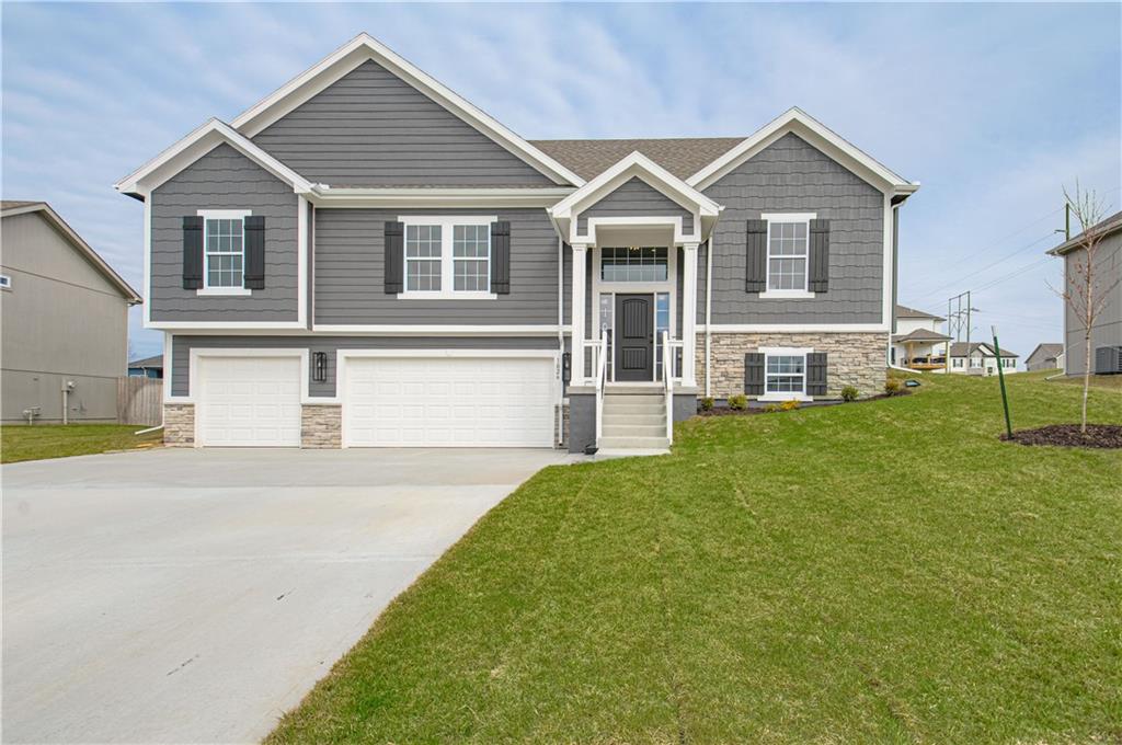 Photo of 1108 Oak Ridge Street Kearney MO 64060