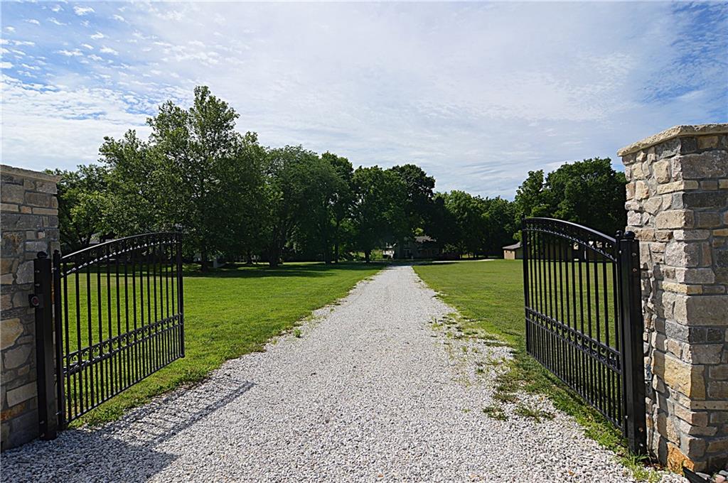Photo of 13905 Leavenworth Road Basehor KS 66007