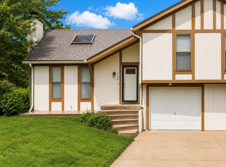 Photo of 124 N Saxony Drive Olathe KS 66061