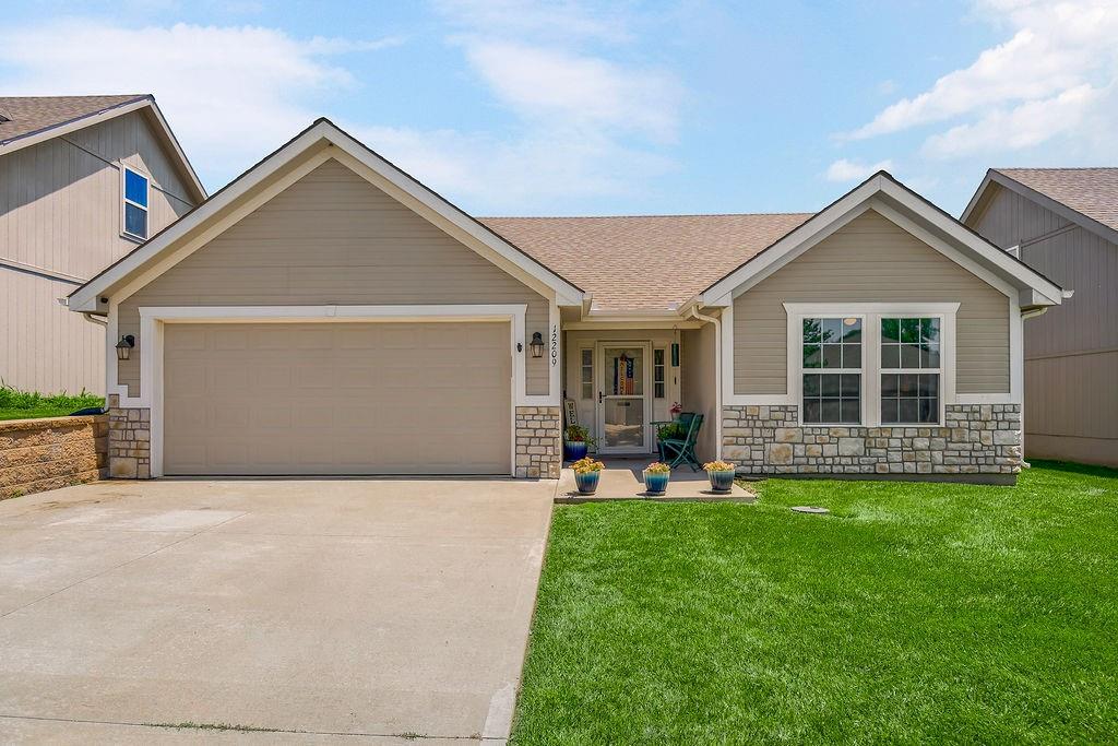 Photo of 12209 N Pomona Lane Kansas City MO 64163