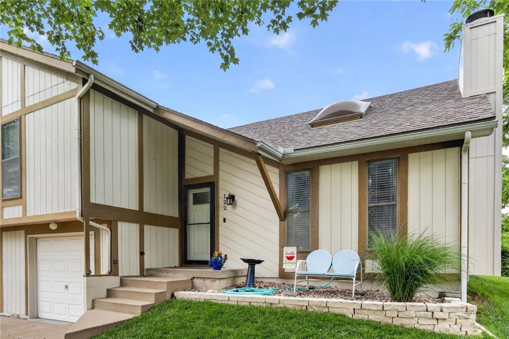 Photo of 122 N Saxony Drive Olathe KS 66061