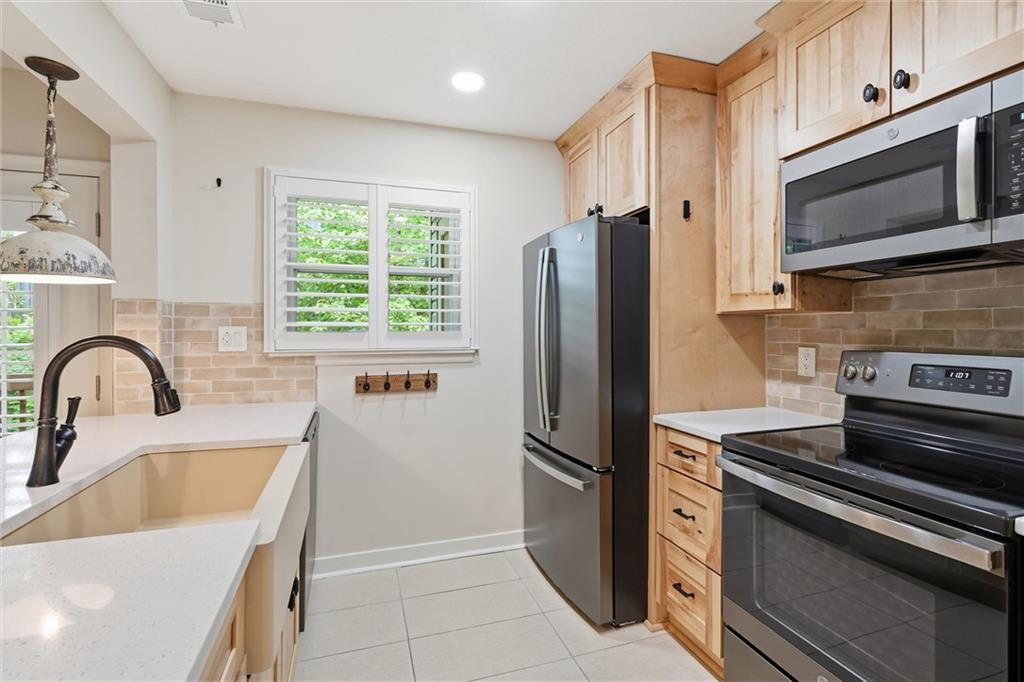 Photo of 8346 NW Barrybrooke Drive Kansas City MO 64151