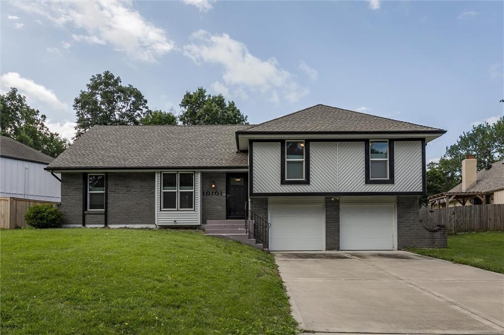 Photo of 10101 NW MIRROR LAKE Court Kansas City MO 64152