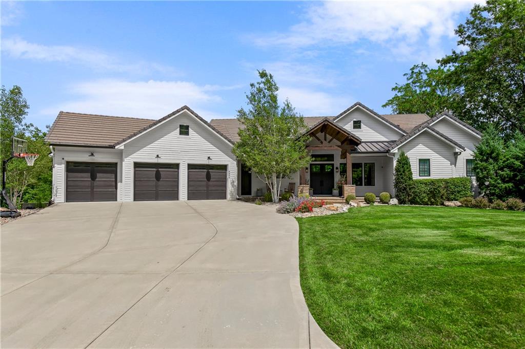 Photo of 4951 NW Canyon Road Lee's Summit MO 64064