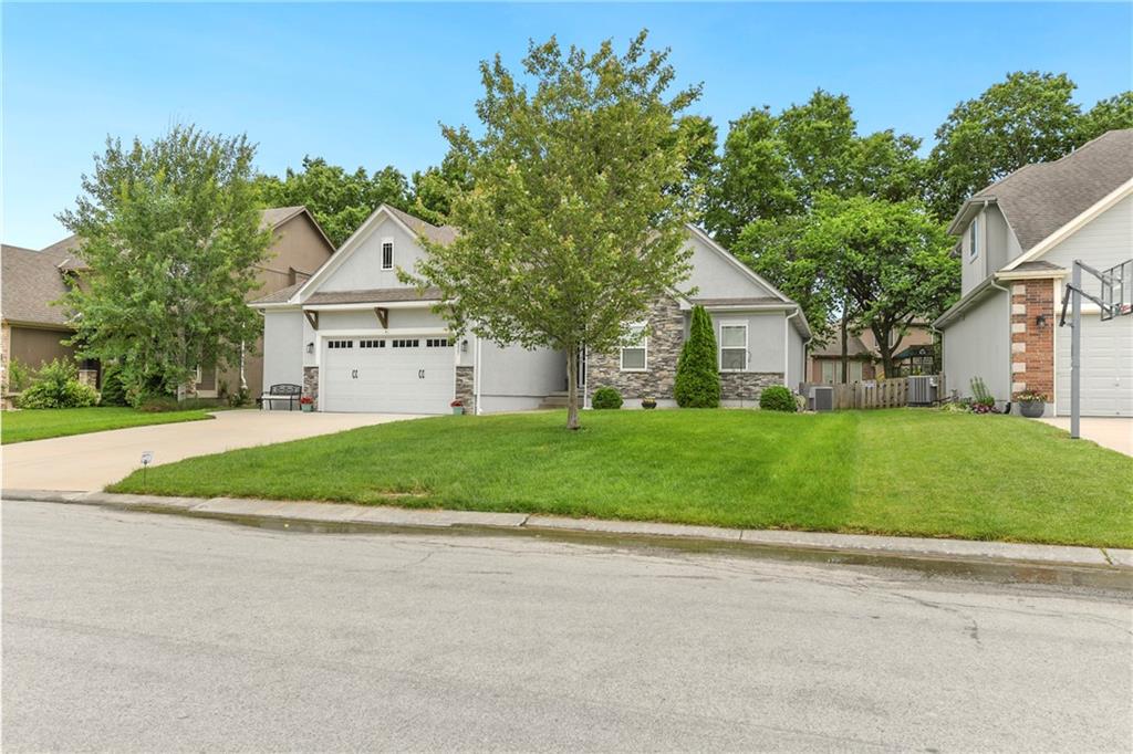 Photo of 2821 SE Jennifer Drive Lee's Summit MO 64063