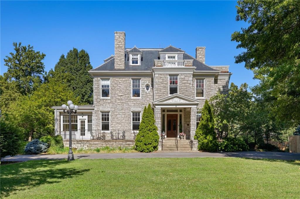 Photo of 1 Hawthorne Place Independence MO 64052
