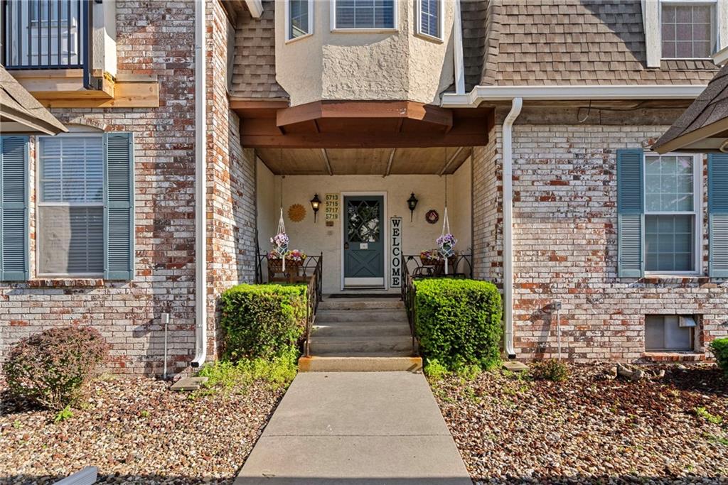 Photo of 5717 METCALF Court Overland Park KS 66202