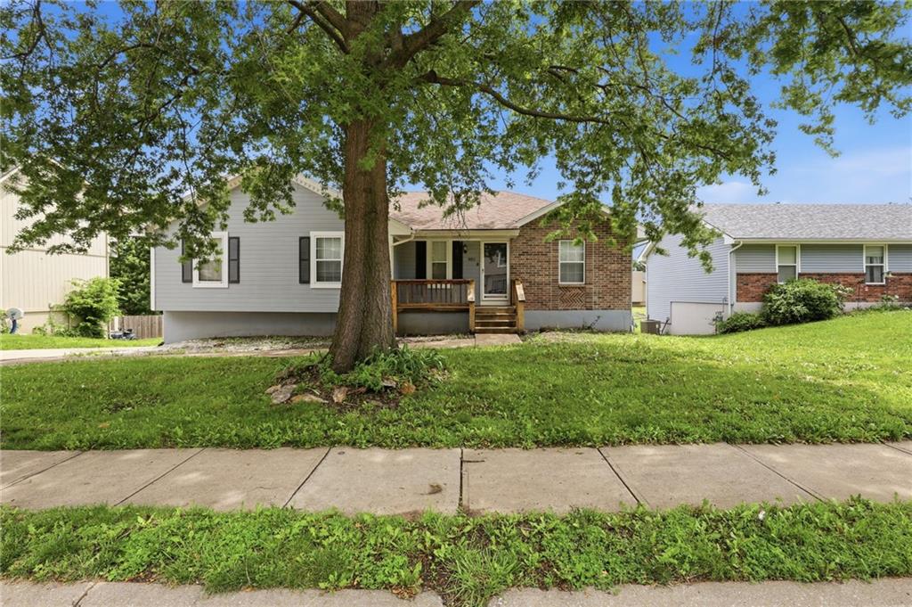 Photo of 901 SW Foxtail Drive Grain Valley MO 64029