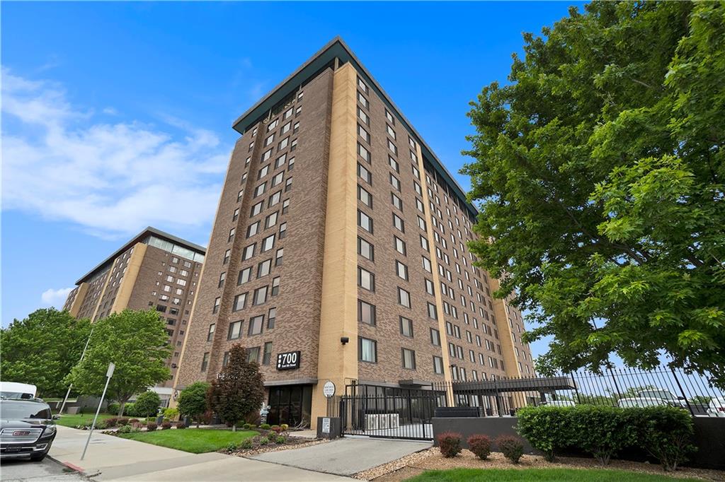 Photo of 700 E 8th Street #14 M Kansas City MO 64106