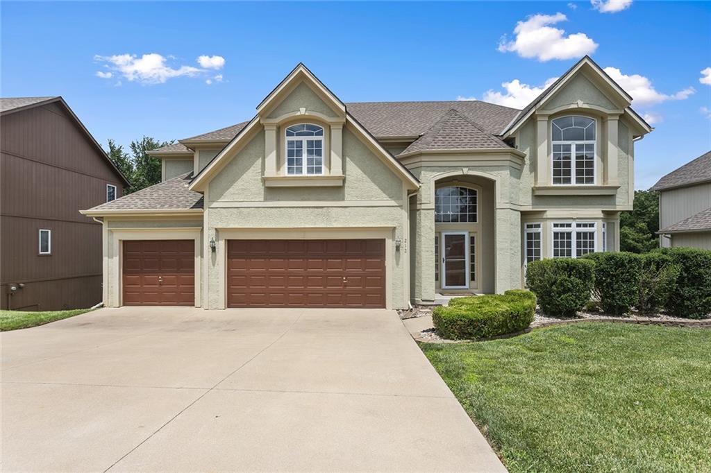 Photo of 212 NE Hidden Ridge Lane Lee's Summit MO 64064
