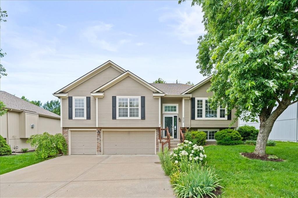 Photo of 958 NW Maplewood Court Grain Valley MO 64029