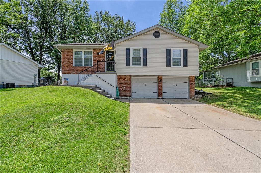 Photo of 716 Redwood Lane Blue Springs MO 64014