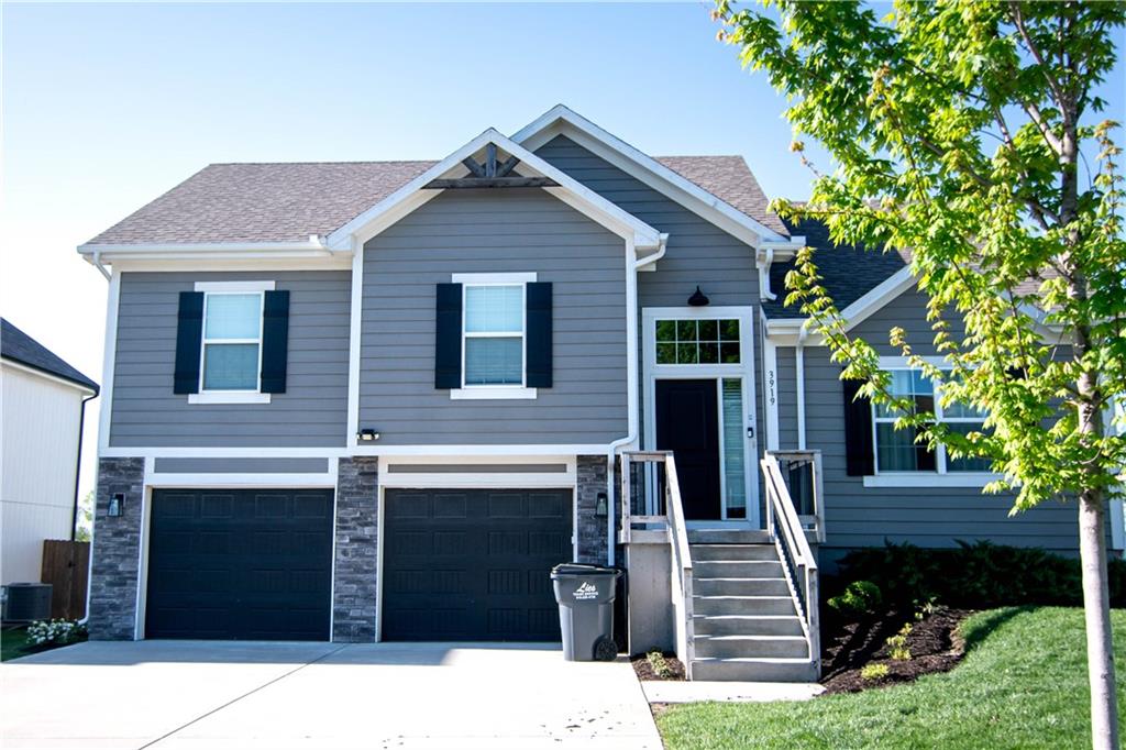Photo of 3919 Valley Forge Drive Blue Springs MO 64014