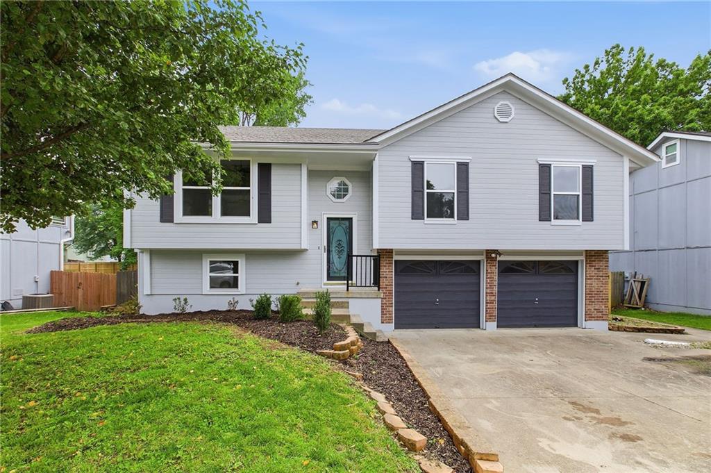 Photo of 1130 SW Eastman Court Blue Springs MO 64015