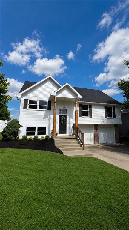 Photo of 207 Parkway Drive Warrensburg MO 64093