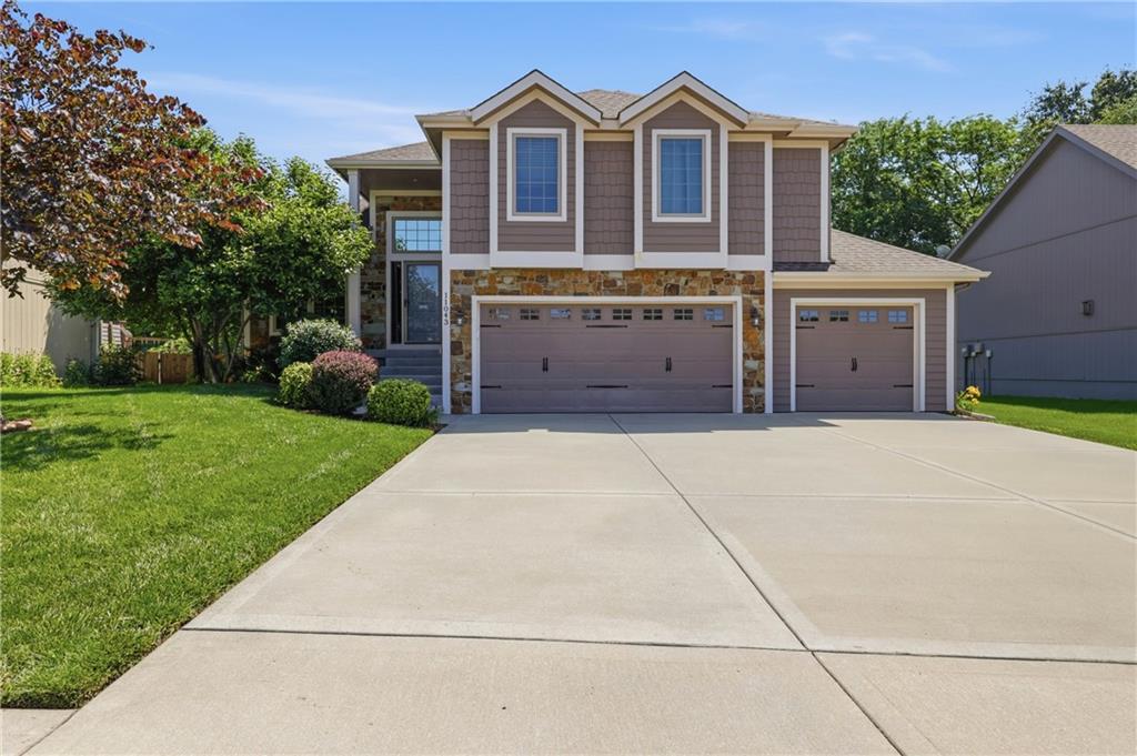 Photo of 11043 N Madison Avenue Kansas City MO 64155