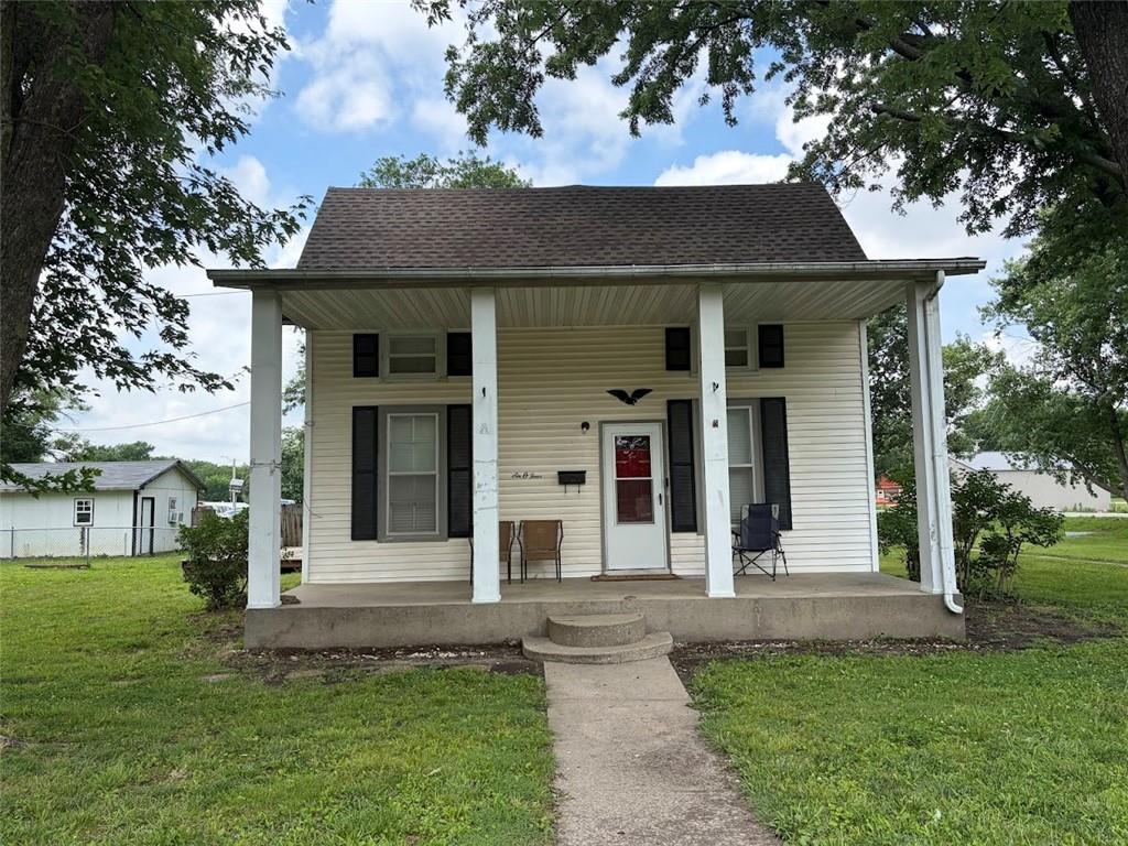 Photo of 604 S 3rd Street Burlington KS 66839