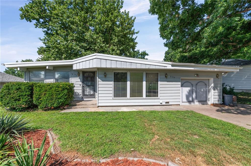 Photo of 6104 N Garfield Avenue Gladstone MO 64118