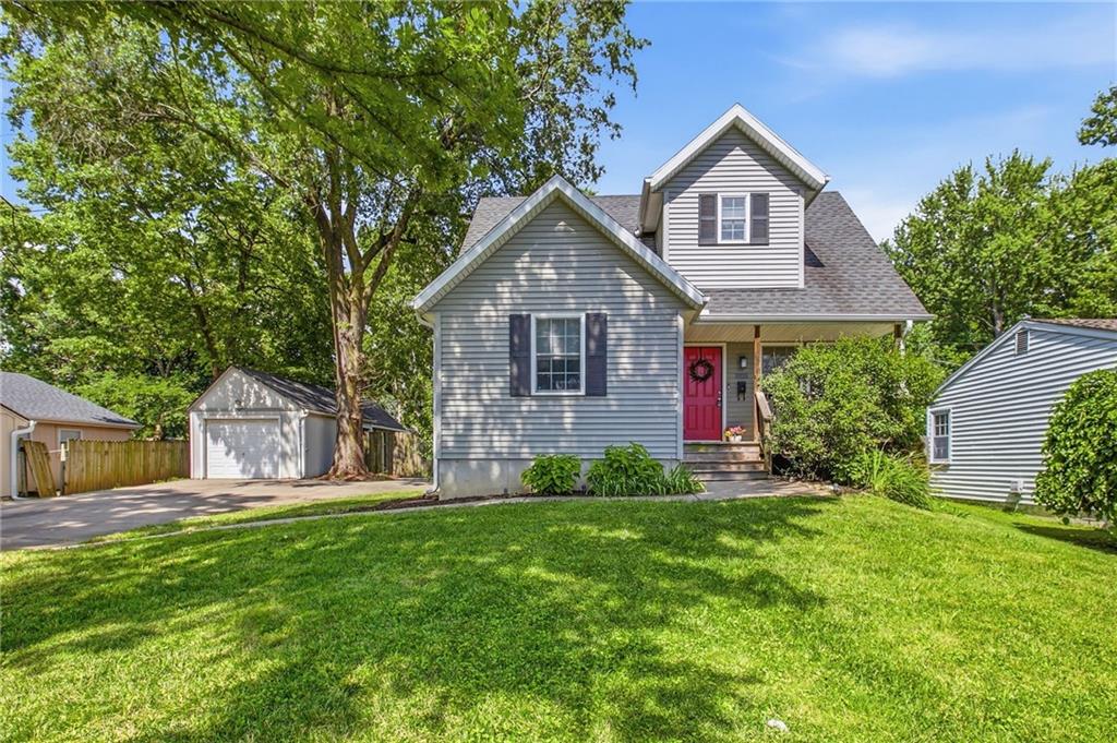 Photo of 8920 Oak Street Kansas City MO 64114