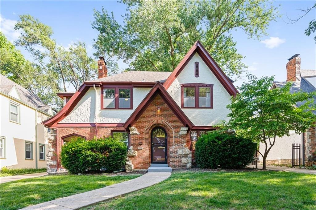 Photo of 627 W 70 Street Kansas City MO 64113