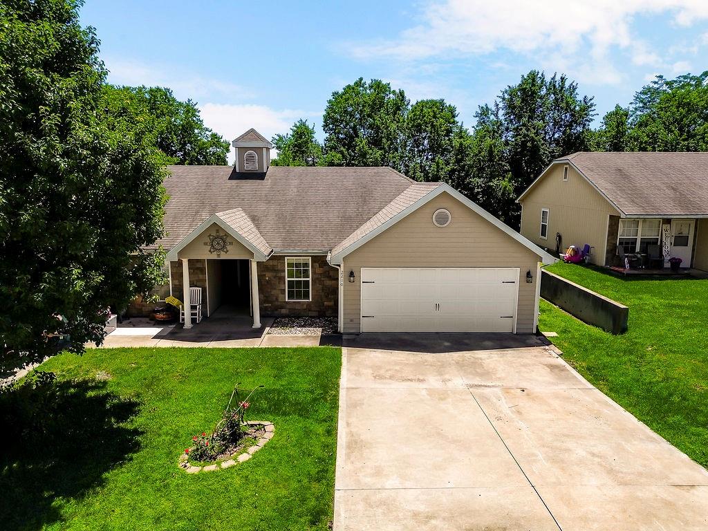 Photo of 2210 E Sycamore Street Tonganoxie KS 66086