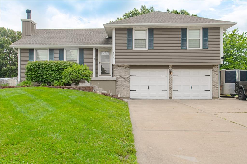 Photo of 605 Meadow Court Raymore MO 64083
