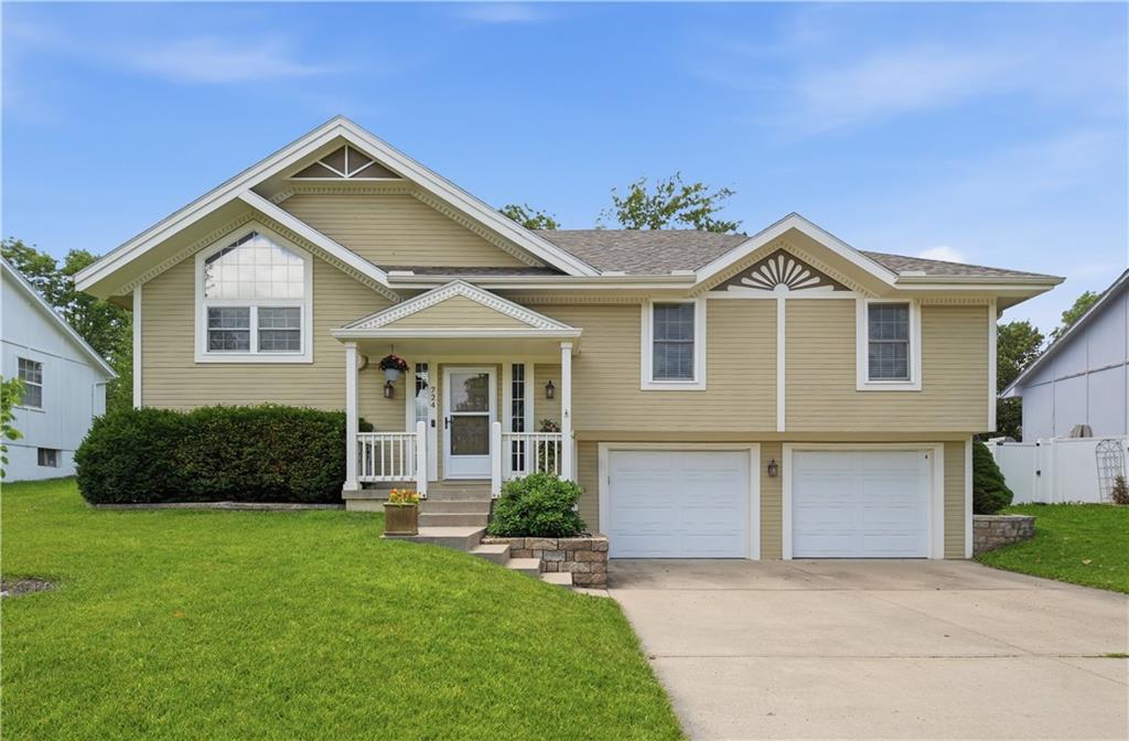 Photo of 724 NE Colleen Drive Lee's Summit MO 64086