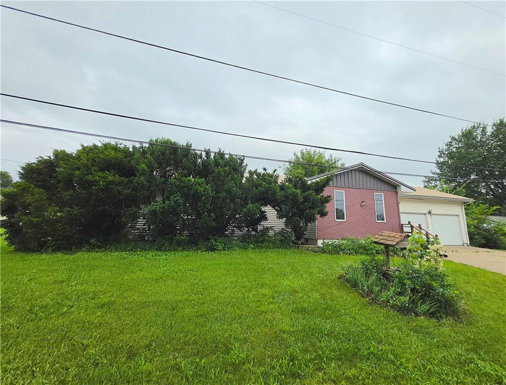Photo of 218 Warren Avenue Garnett KS 66032