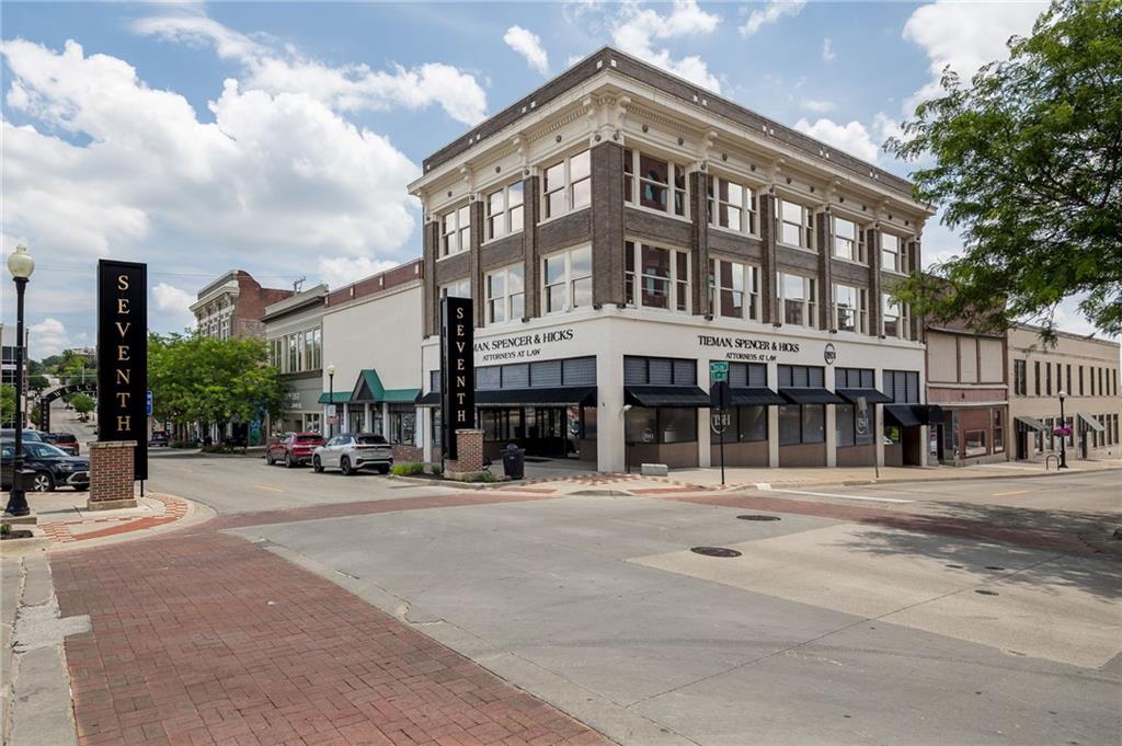 Photo of 702 Felix Street St Joseph MO 64501
