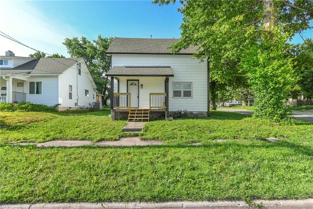 Photo of 111 E Dryden Street Odessa MO 64076