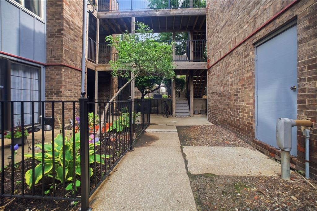 Photo of 104 E 41 Street #6 Kansas City MO 64111