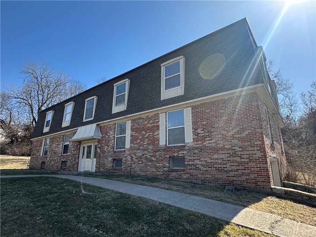 Photo of 8725 Countryshire Lane Kansas City MO 64138