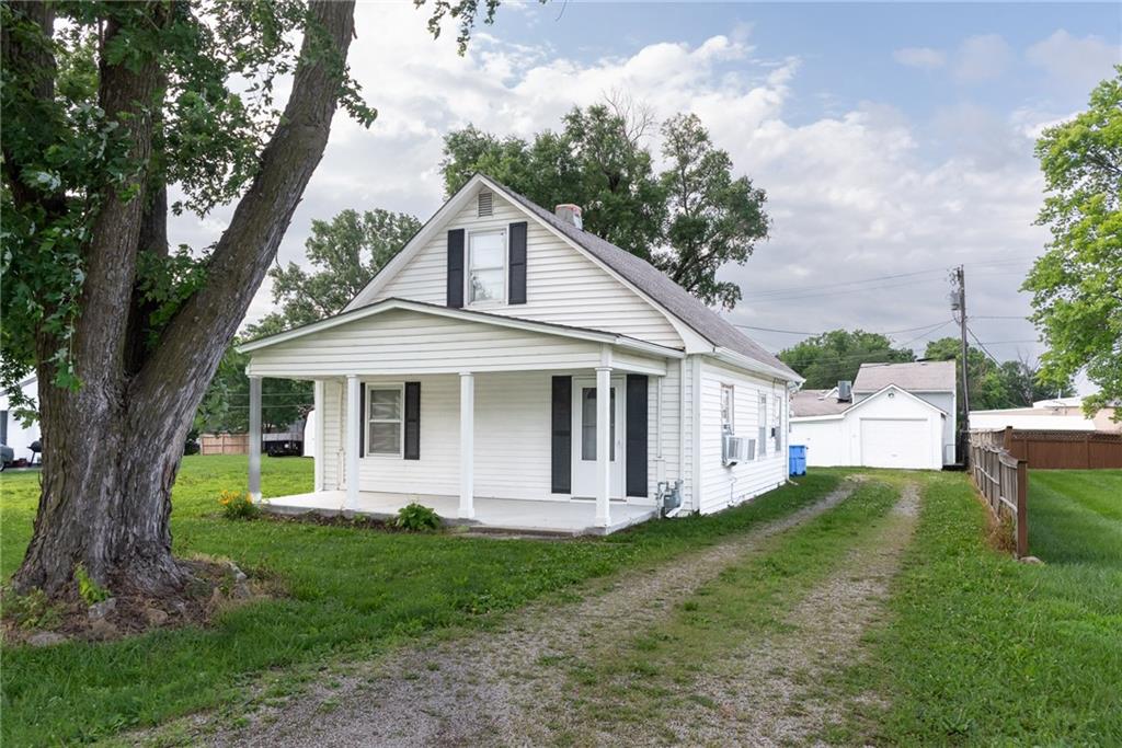 Photo of 110 E 3rd Street Tonganoxie KS 66086