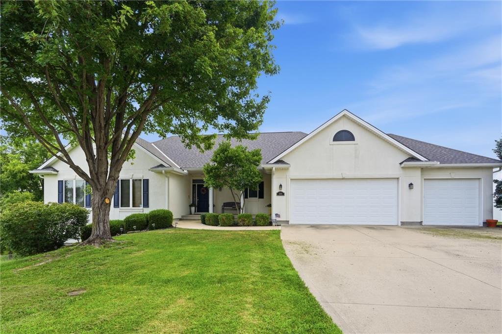 Photo of 1301 NE Horizon Drive Lee's Summit MO 64086