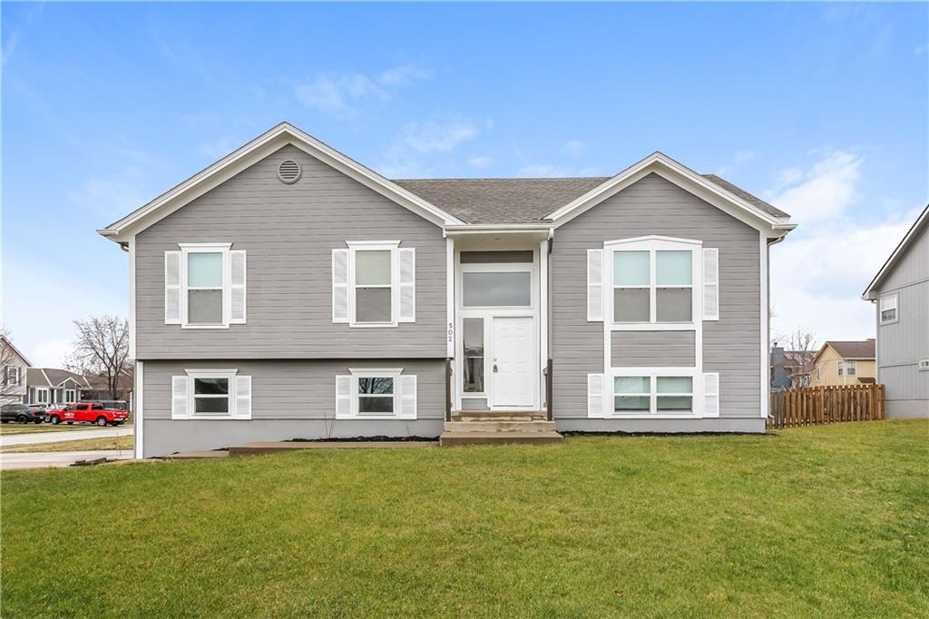 Photo of 502 Sunny Lane Raymore MO 64083