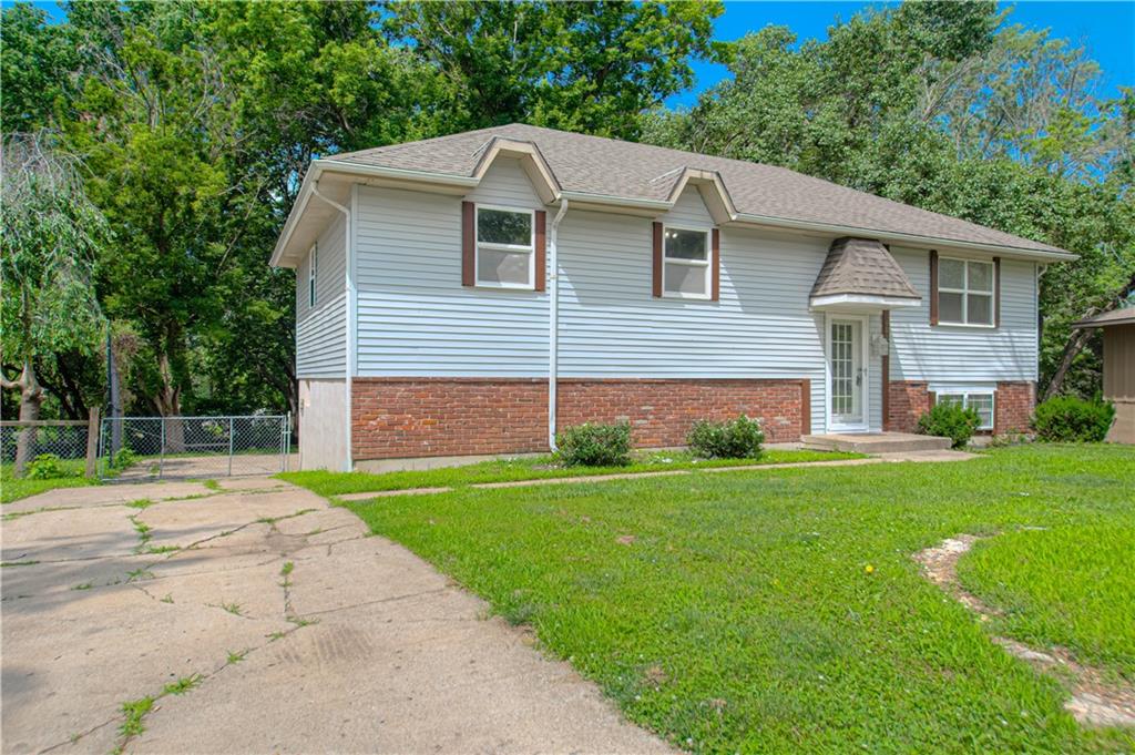 Photo of 1809 SE Abbey Street Blue Springs MO 64014