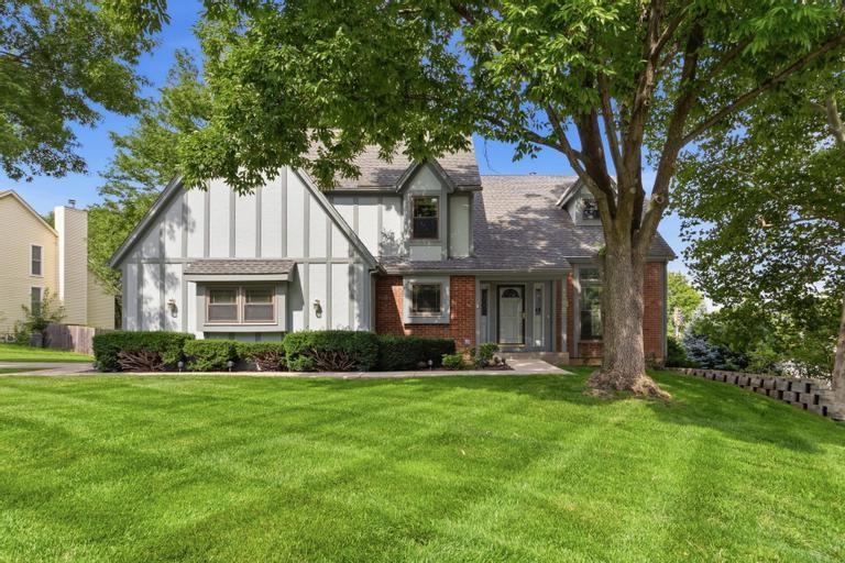 Photo of 8700 W 113th Street Overland Park KS 66210