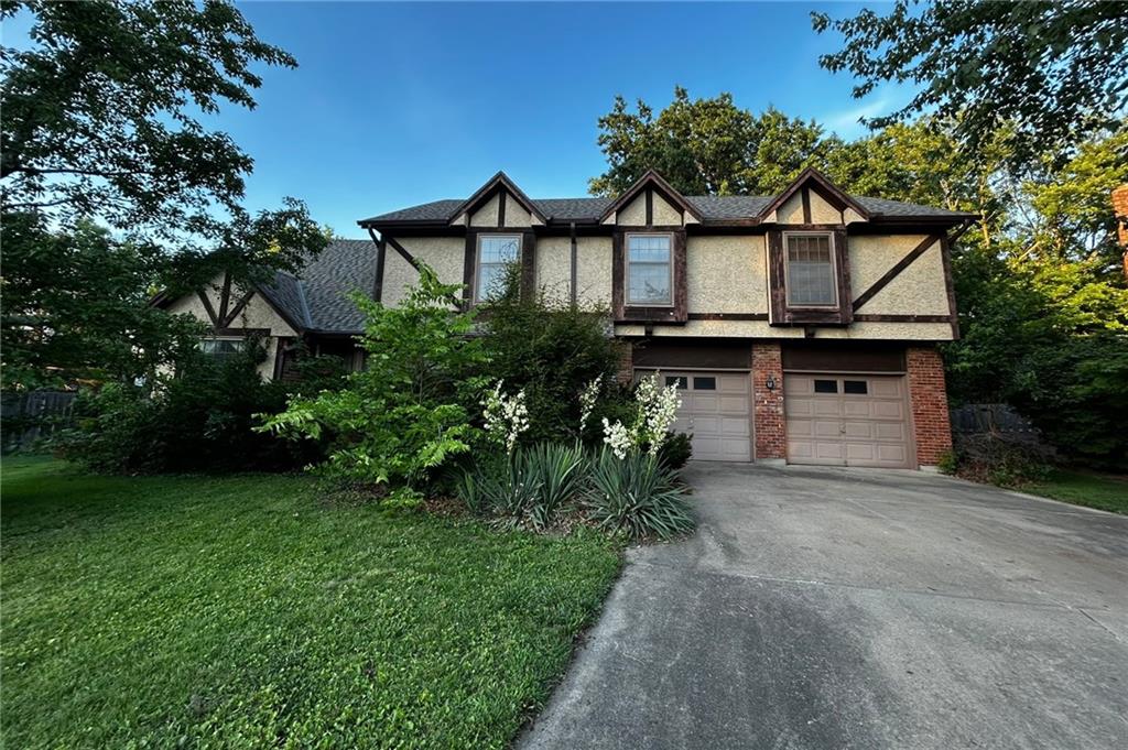 Photo of 11651 Grant Drive Overland Park KS 66210